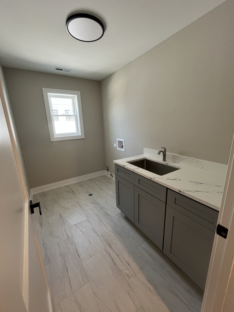 1029 Oxford Street, Downers Grove, IL 60516