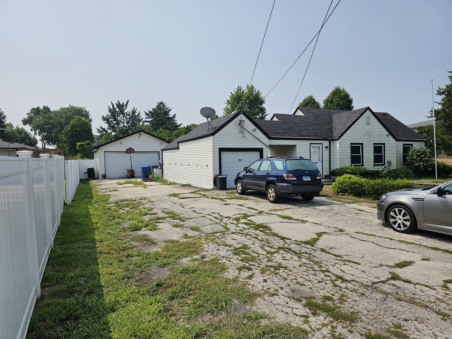 7911 W 92nd Street, Hickory Hills, IL 60457