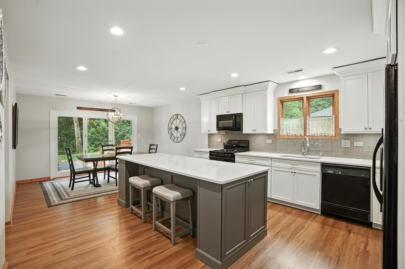 447 W Eden Lane, Crete, IL 60417