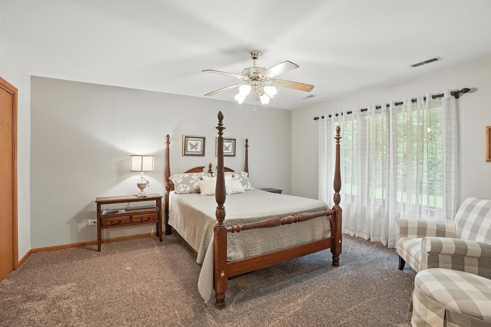 447 W Eden Lane, Crete, IL 60417