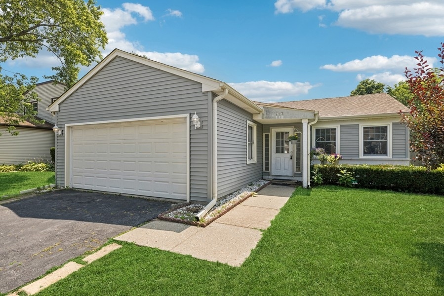 717 N Lakeside Drive, Vernon Hills, IL 60061
