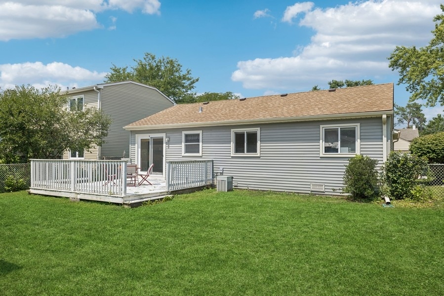 717 N Lakeside Drive, Vernon Hills, IL 60061