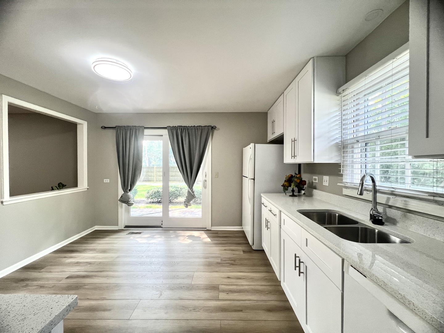 25W135 ESSEX Avenue, Naperville, IL 60540