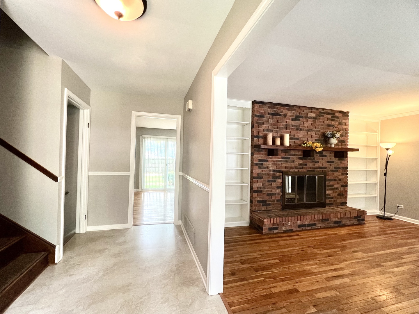 25W135 ESSEX Avenue, Naperville, IL 60540