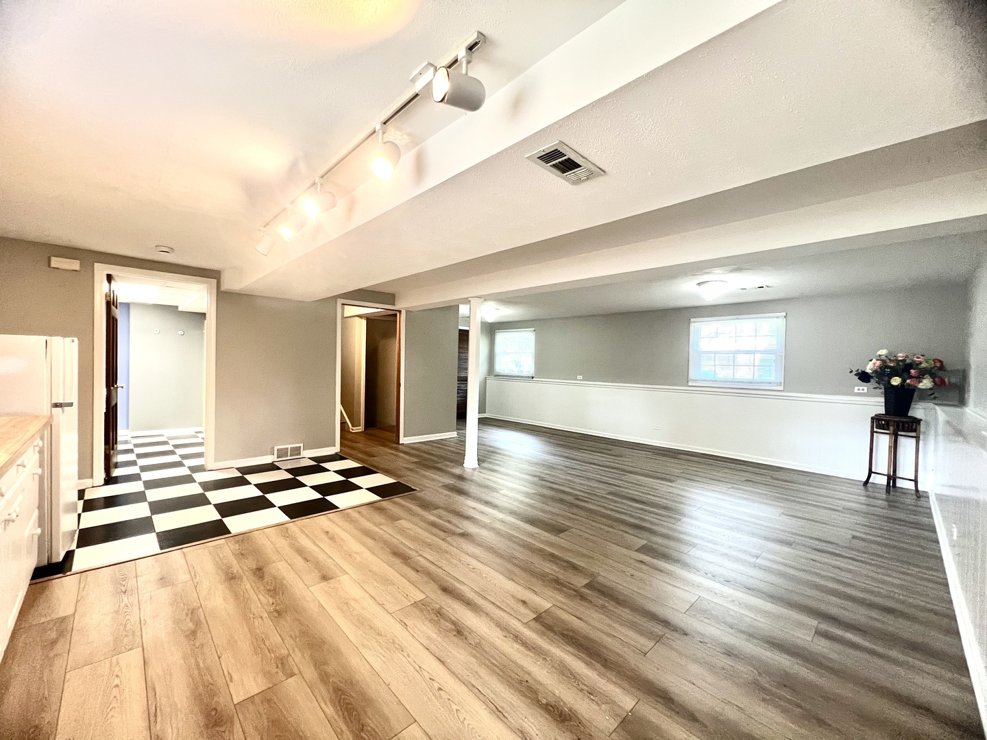 25W135 ESSEX Avenue, Naperville, IL 60540