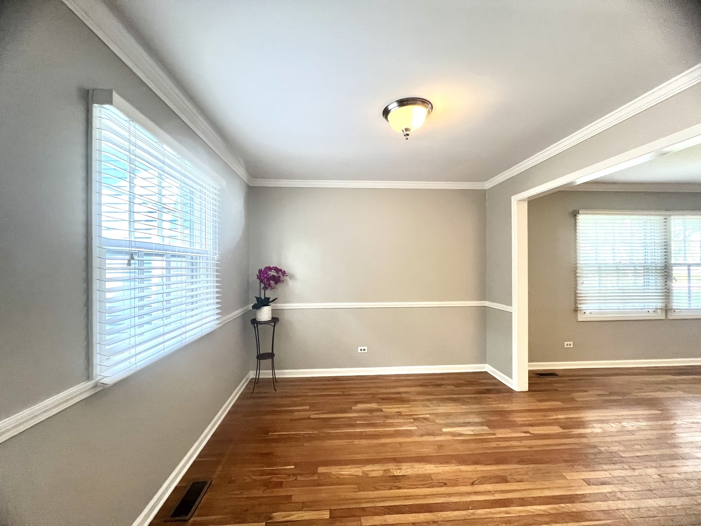25W135 ESSEX Avenue, Naperville, IL 60540