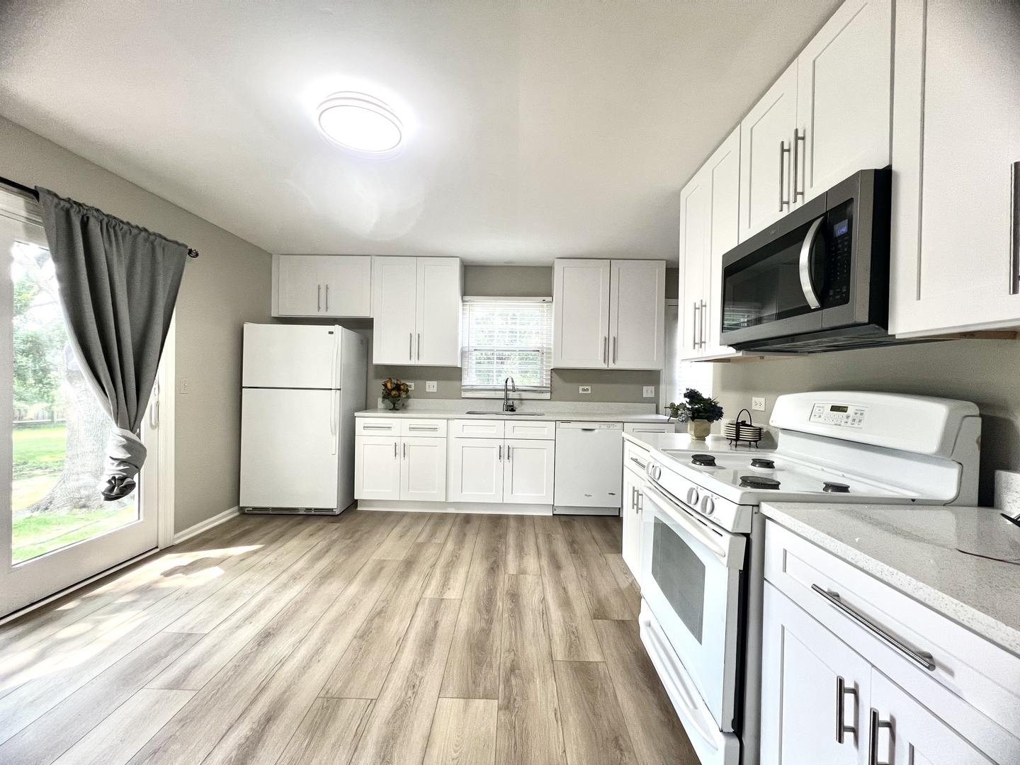 25W135 ESSEX Avenue, Naperville, IL 60540