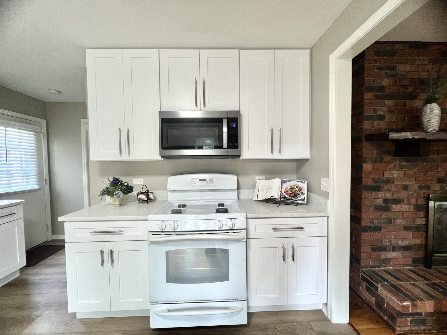 25W135 ESSEX Avenue, Naperville, IL 60540