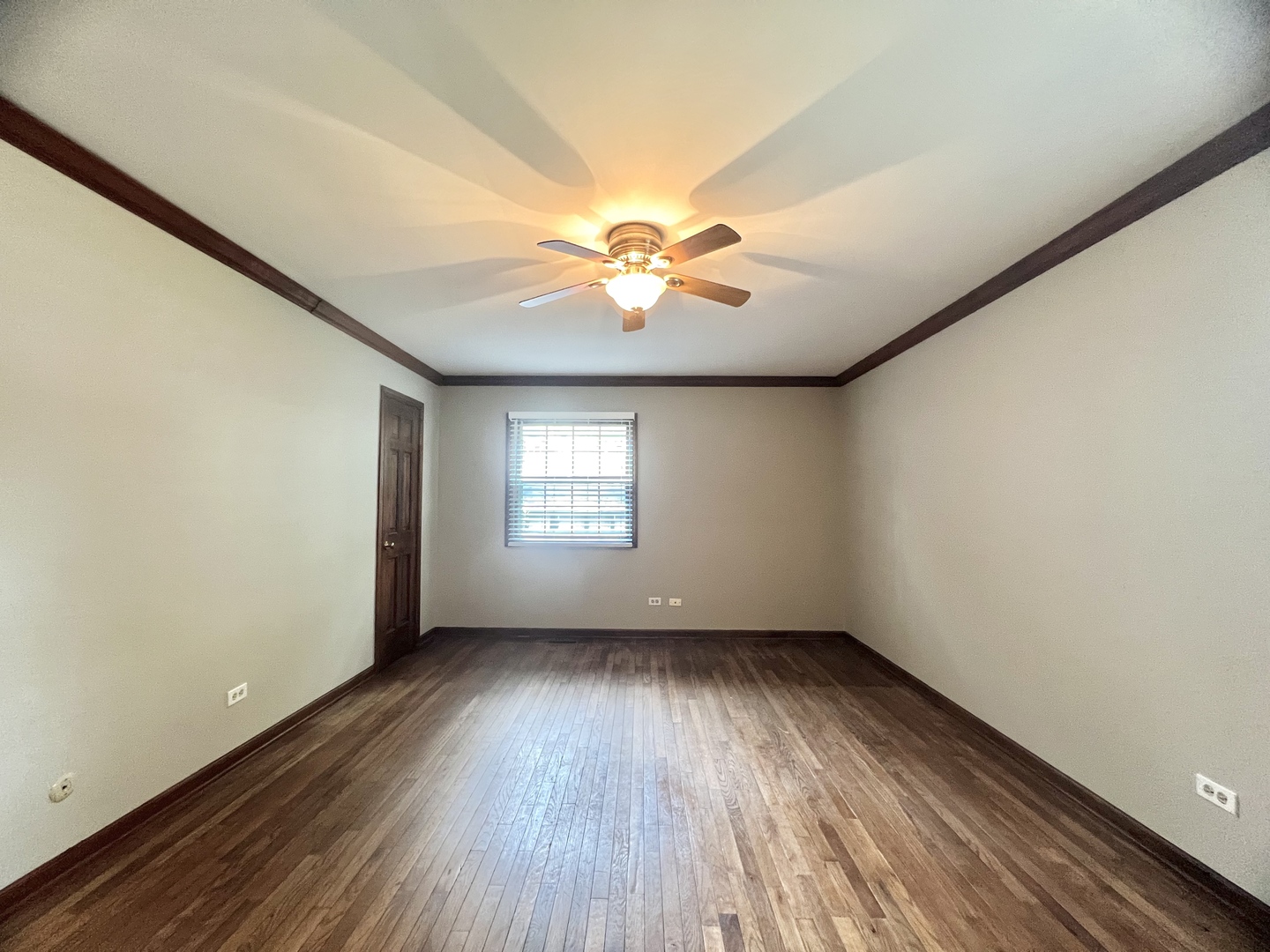 25W135 ESSEX Avenue, Naperville, IL 60540