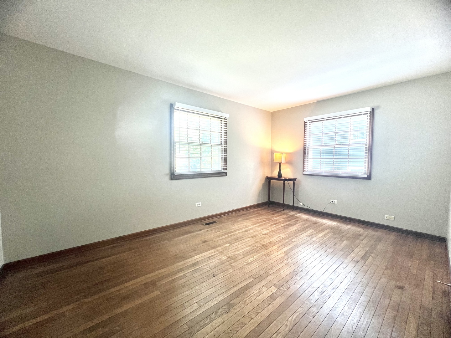 25W135 ESSEX Avenue, Naperville, IL 60540