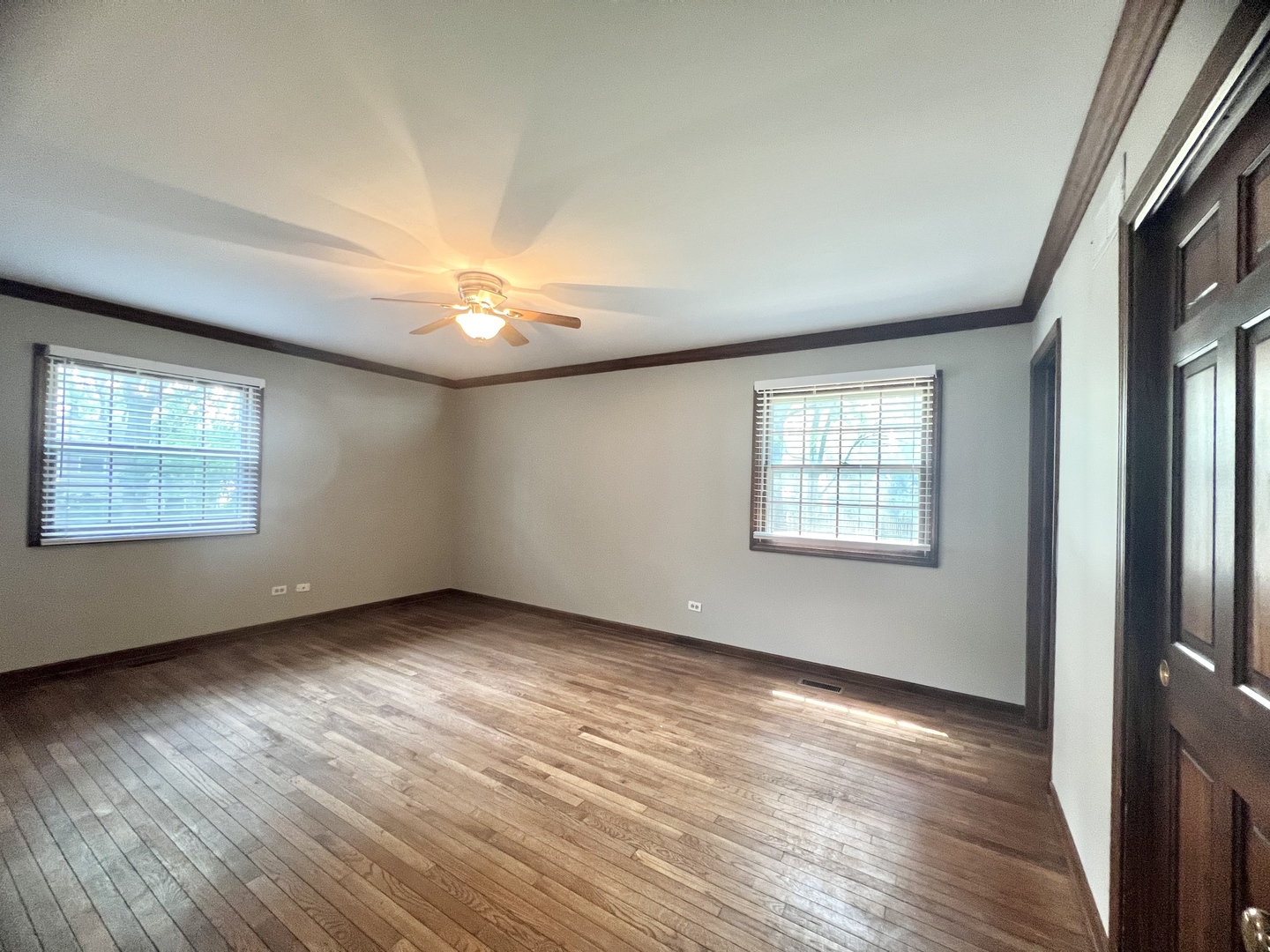 25W135 ESSEX Avenue, Naperville, IL 60540