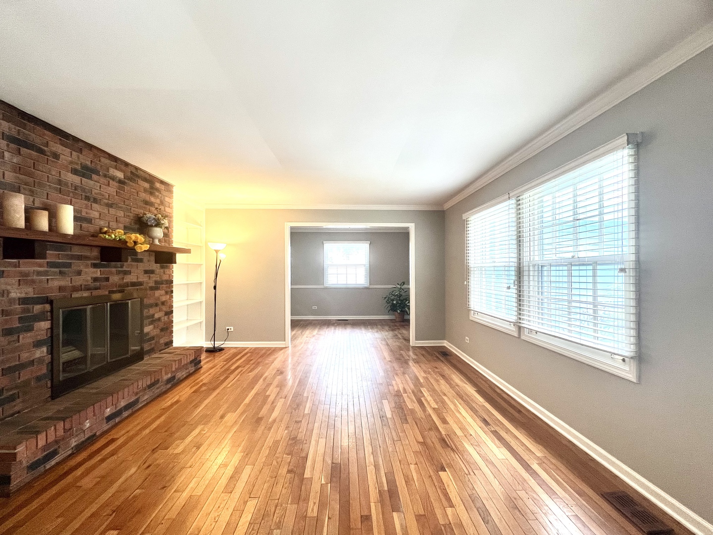 25W135 ESSEX Avenue, Naperville, IL 60540