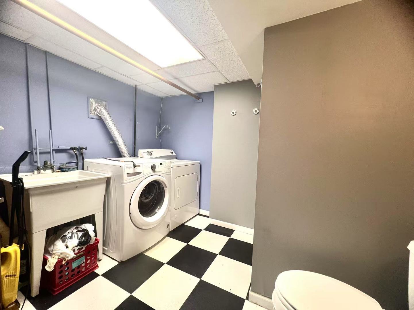 25W135 ESSEX Avenue, Naperville, IL 60540