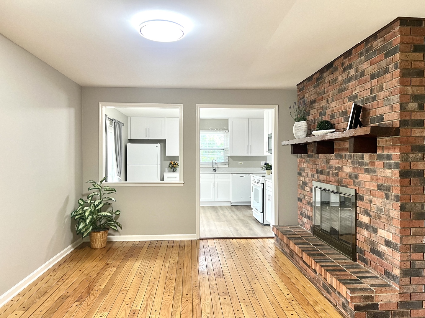 25W135 ESSEX Avenue, Naperville, IL 60540