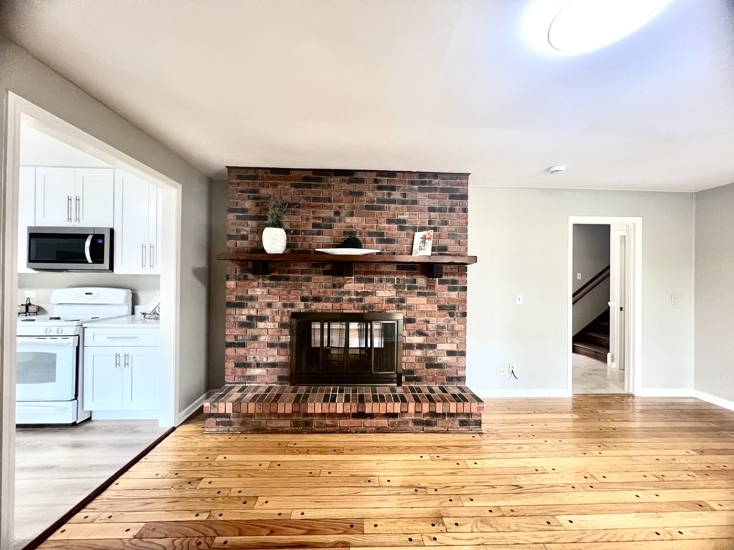25W135 ESSEX Avenue, Naperville, IL 60540