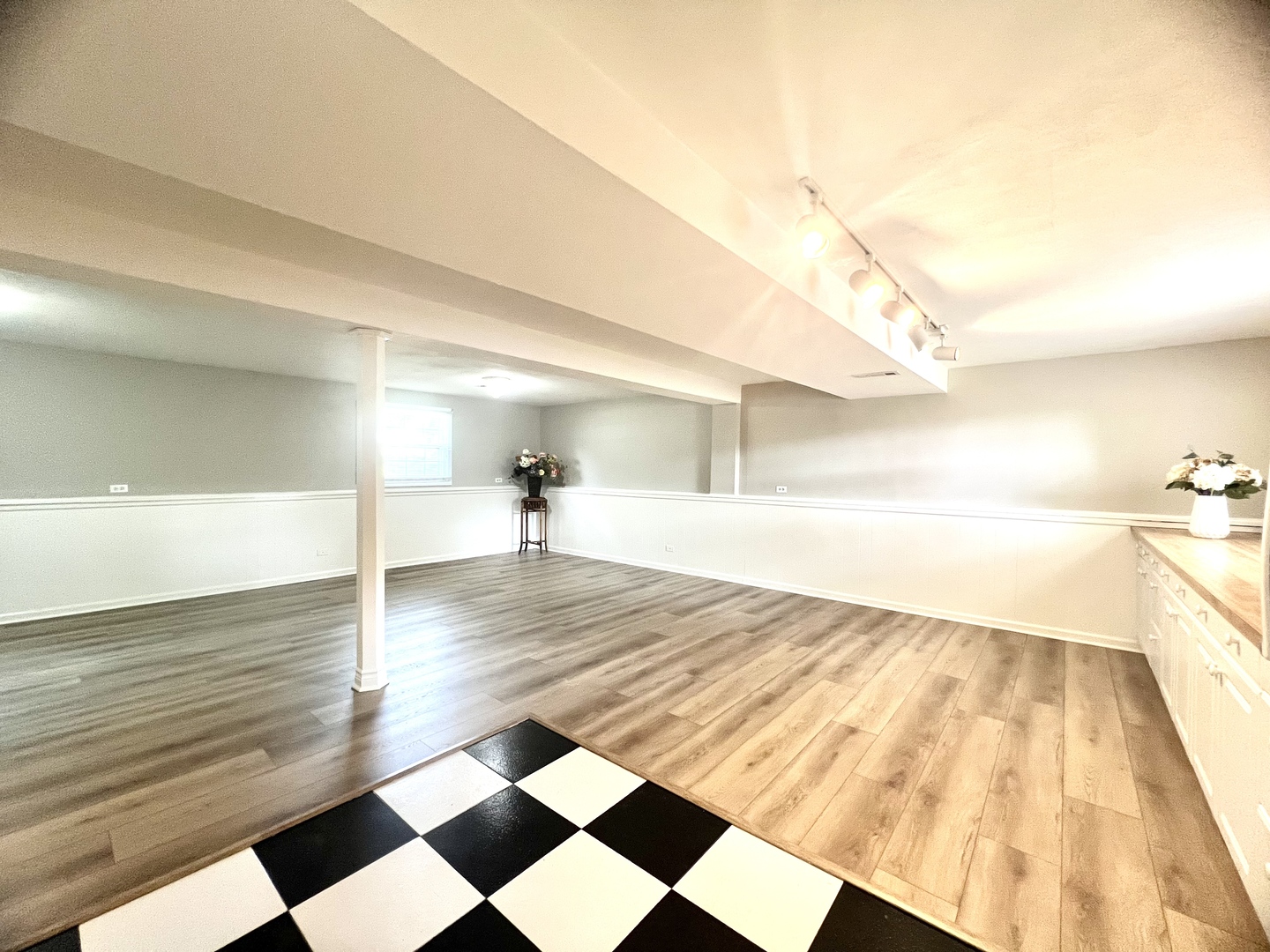 25W135 ESSEX Avenue, Naperville, IL 60540