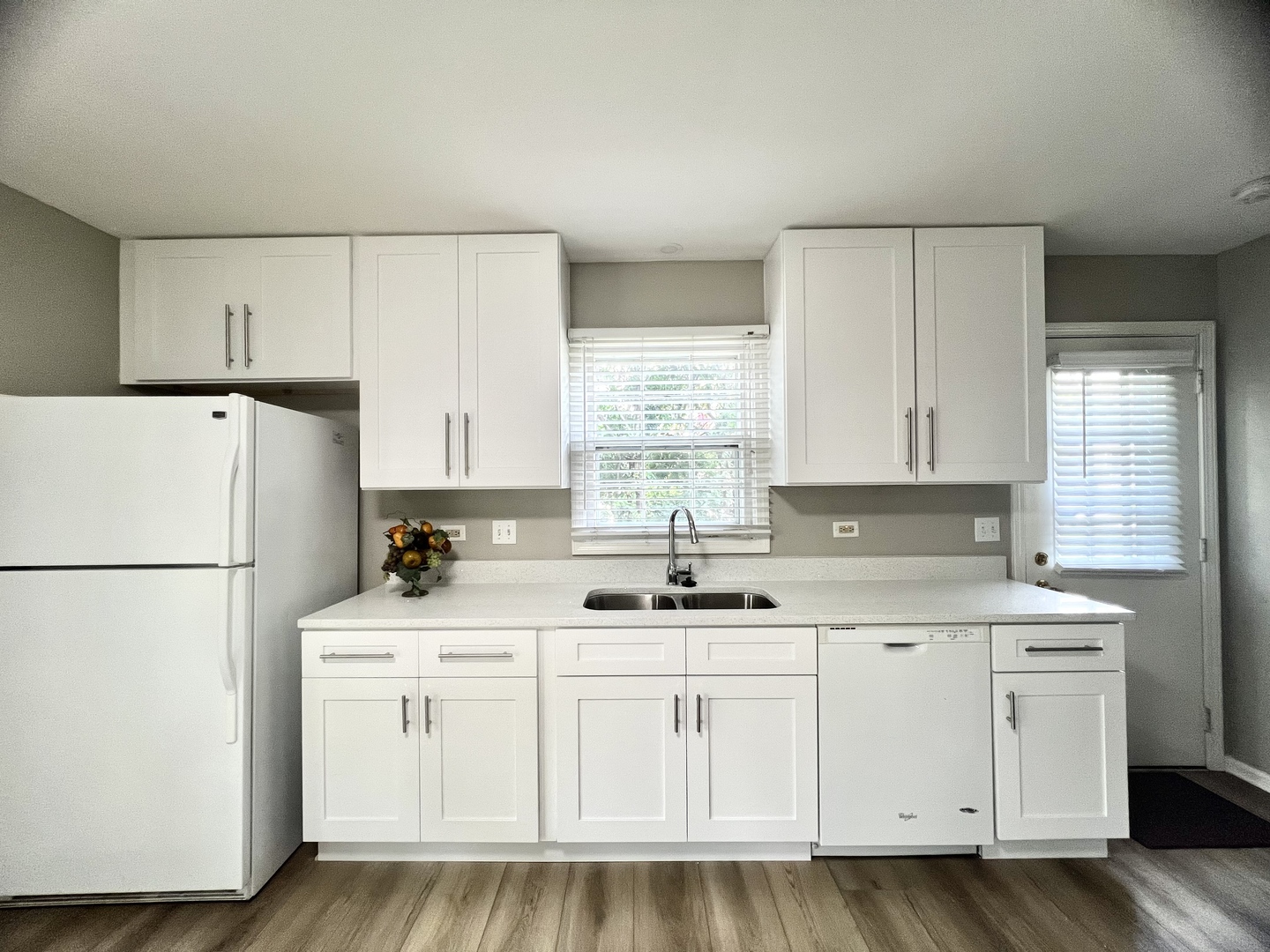 25W135 ESSEX Avenue, Naperville, IL 60540