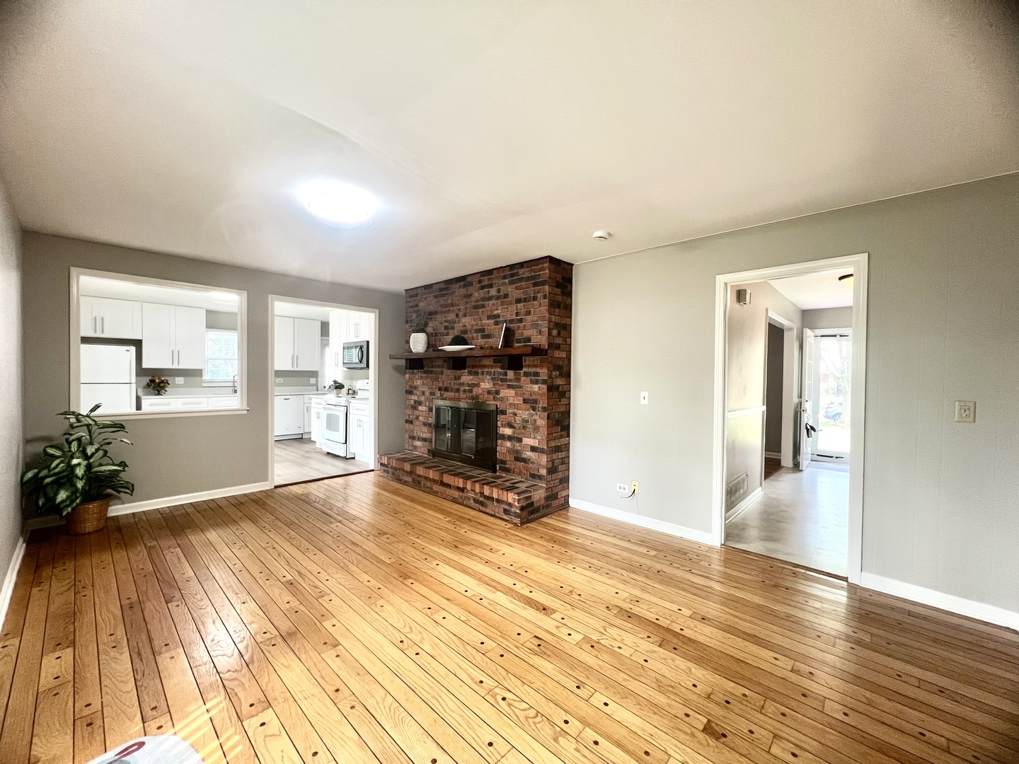 25W135 ESSEX Avenue, Naperville, IL 60540