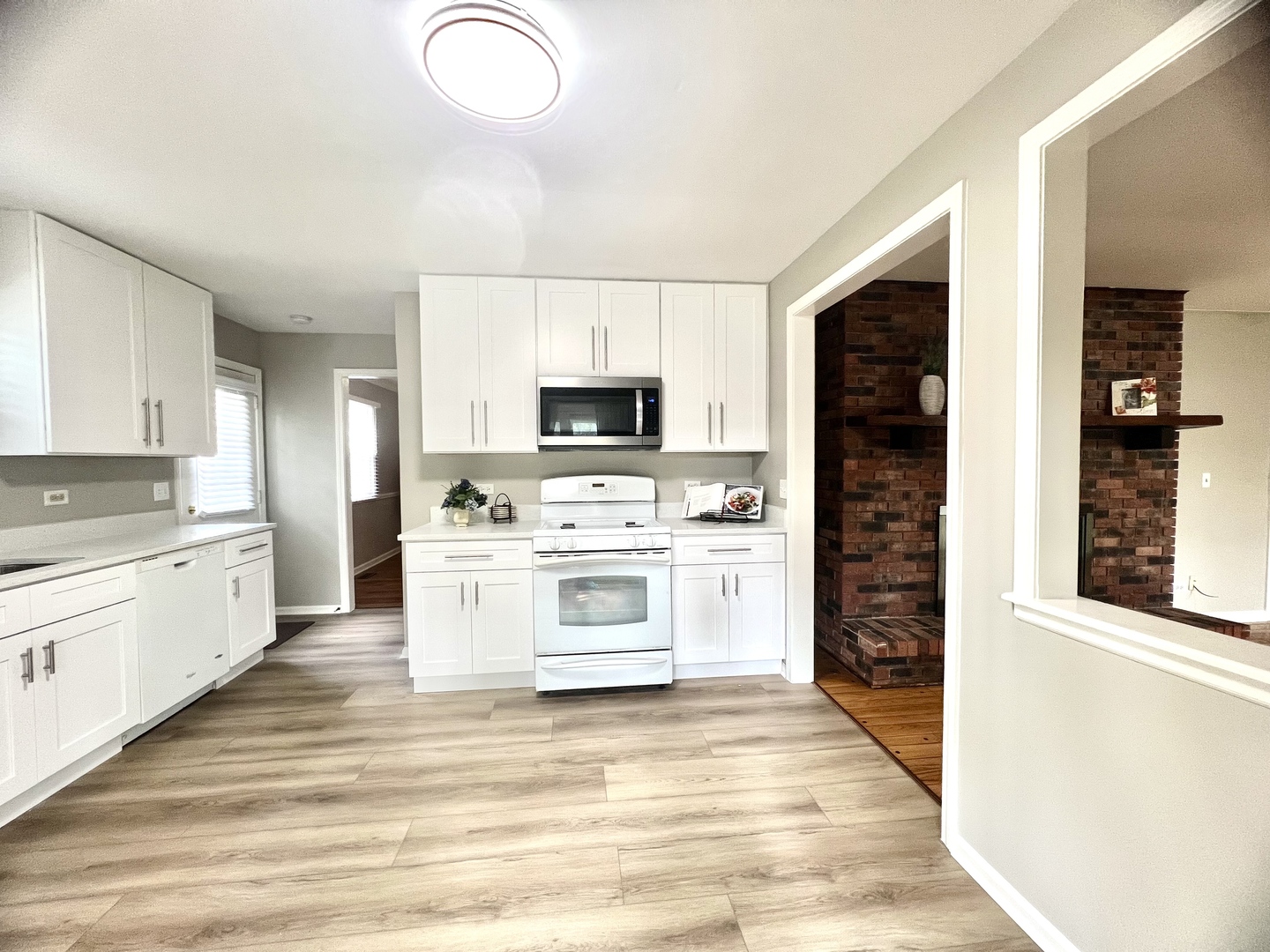25W135 ESSEX Avenue, Naperville, IL 60540