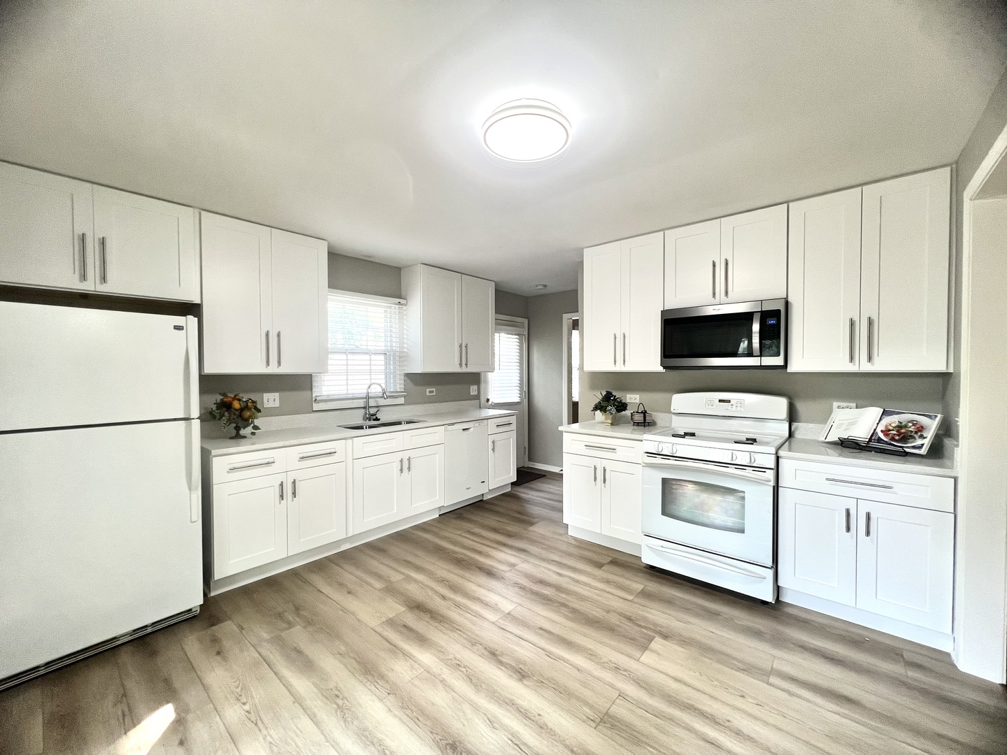 25W135 ESSEX Avenue, Naperville, IL 60540