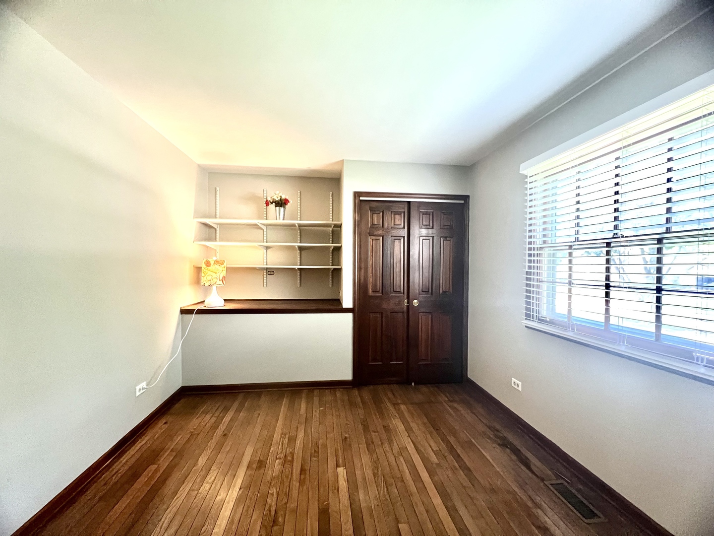 25W135 ESSEX Avenue, Naperville, IL 60540