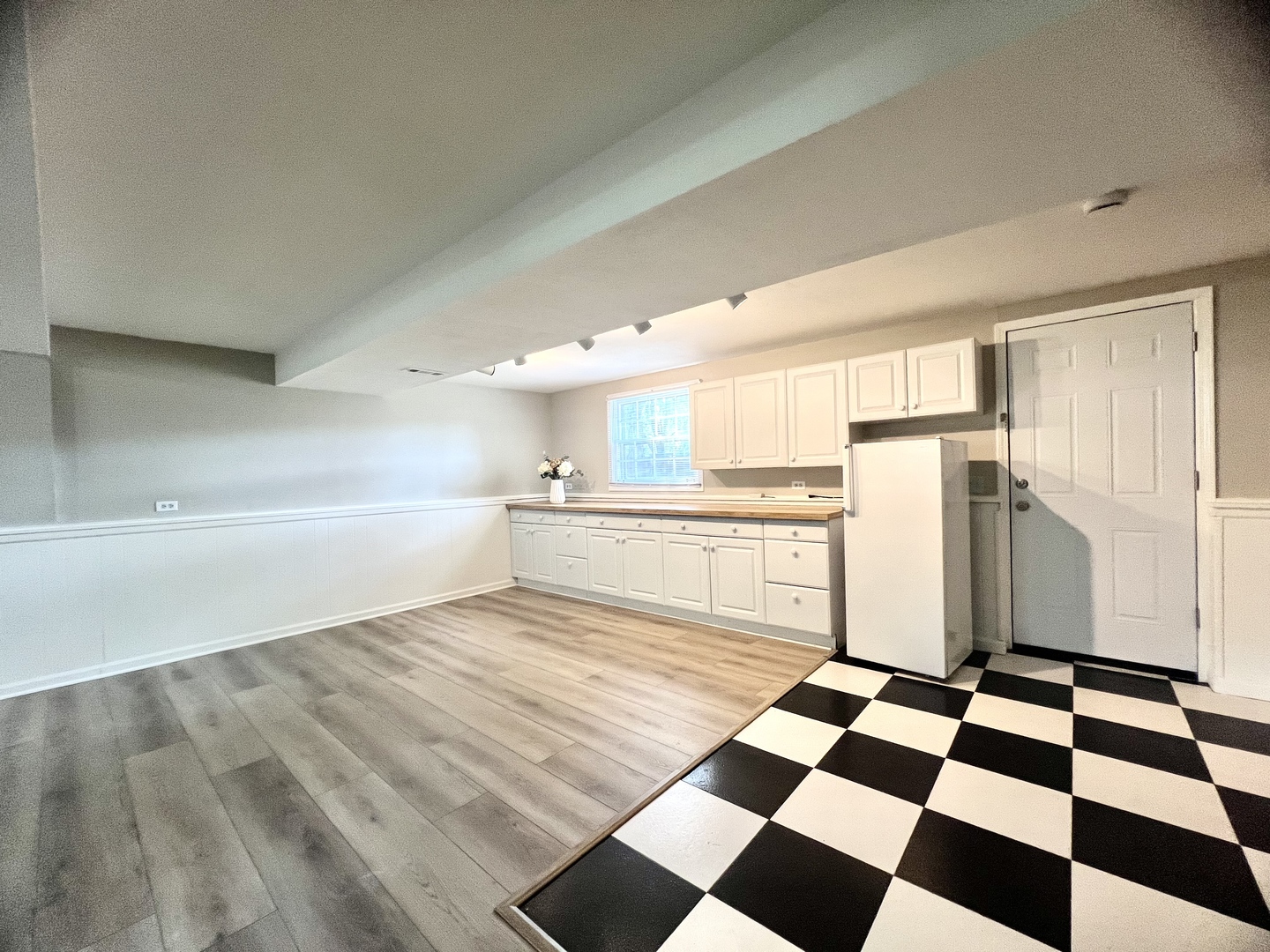 25W135 ESSEX Avenue, Naperville, IL 60540
