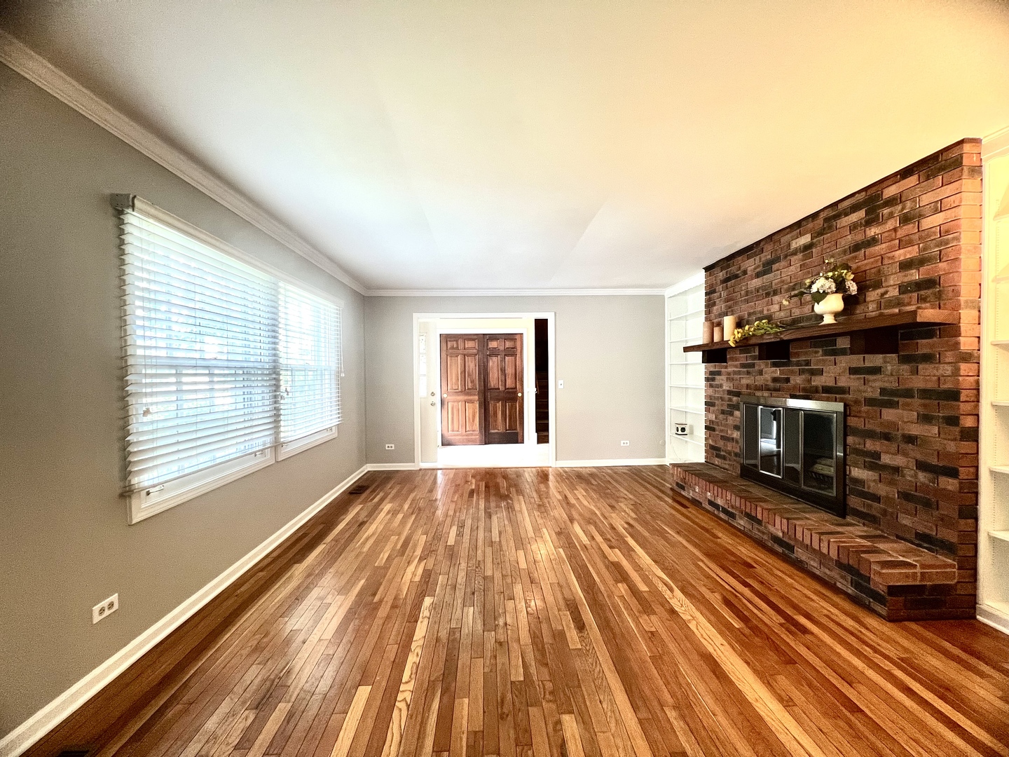 25W135 ESSEX Avenue, Naperville, IL 60540