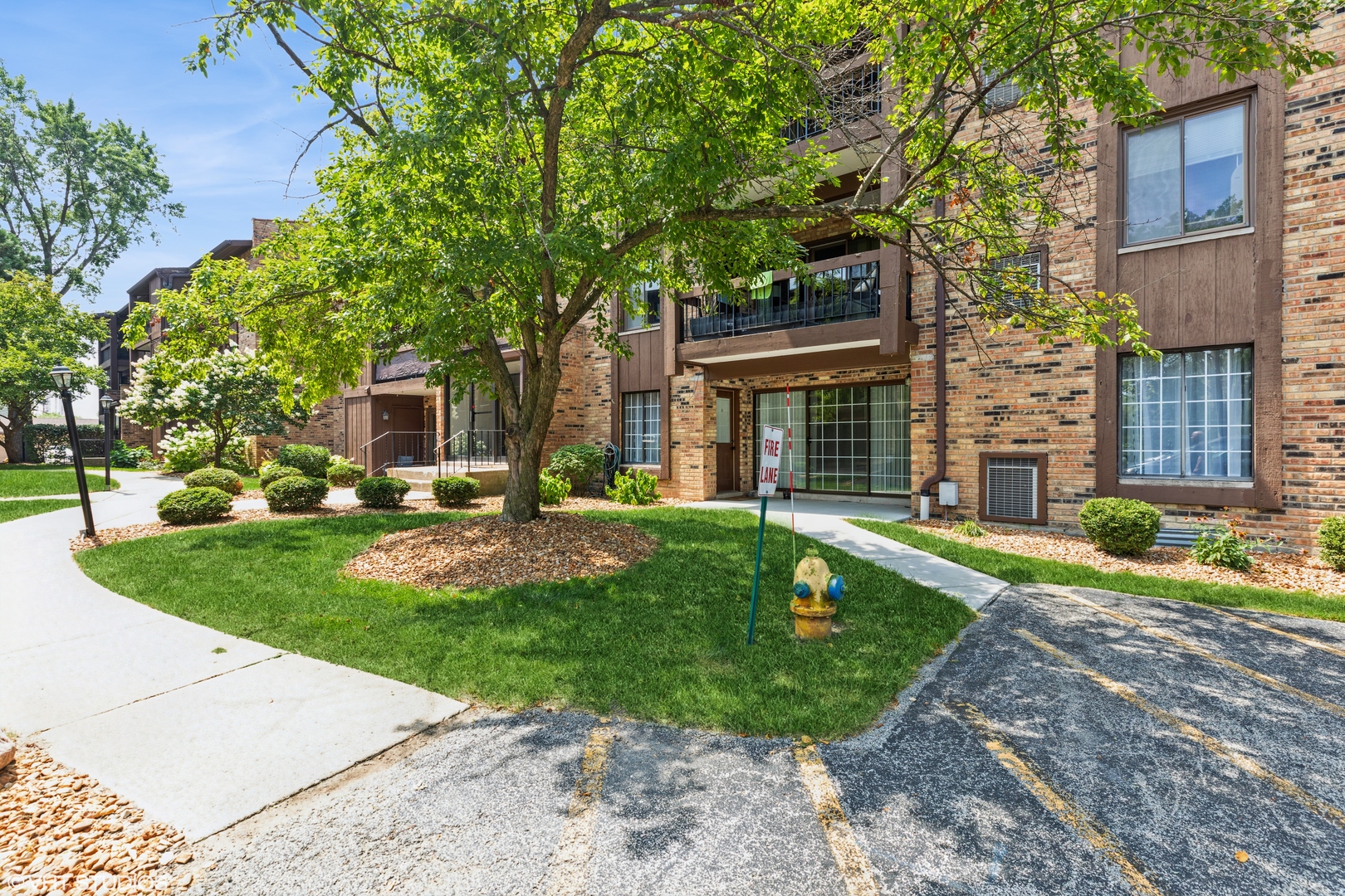7509 175th Street #233, Tinley Park, IL 60477