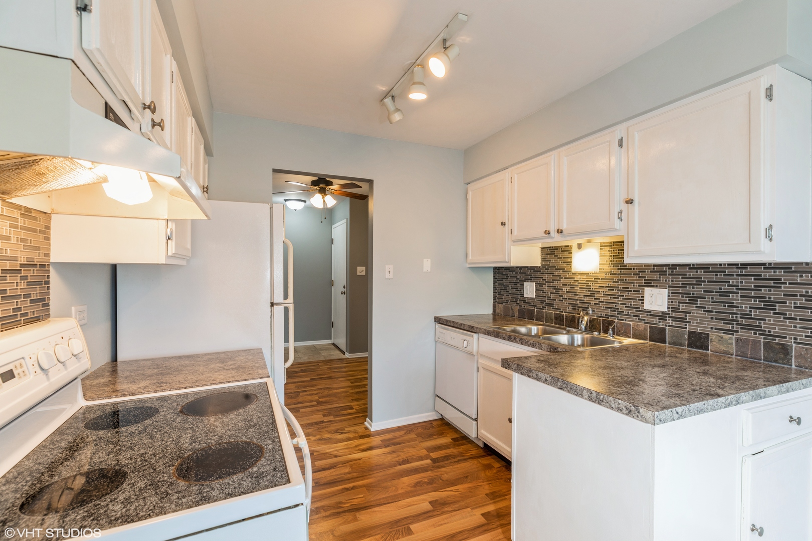 7509 175th Street #233, Tinley Park, IL 60477