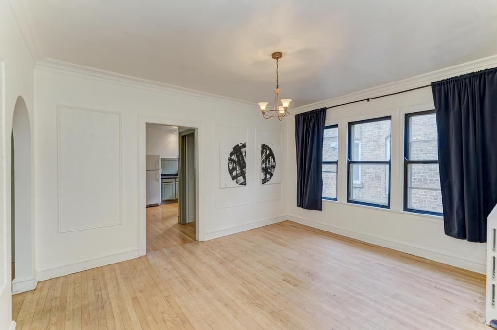 6738 N Rockwell Street #2, Chicago, IL 60645