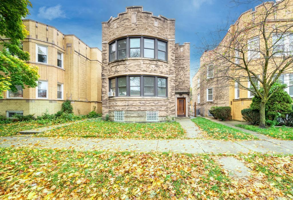 6738 N Rockwell Street #2, Chicago, IL 60645