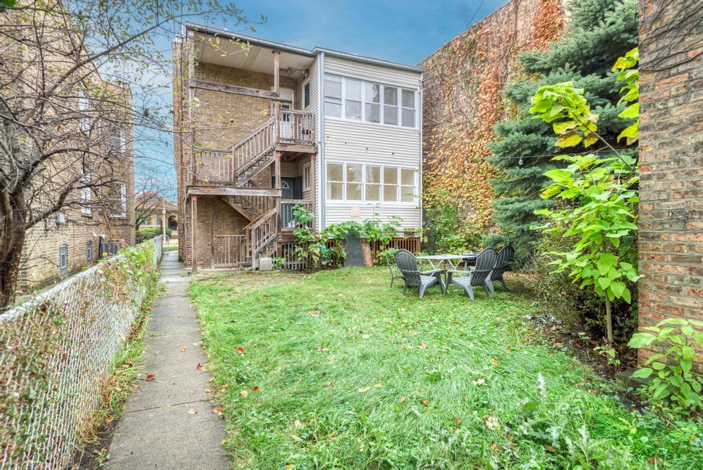 6738 N Rockwell Street #2, Chicago, IL 60645