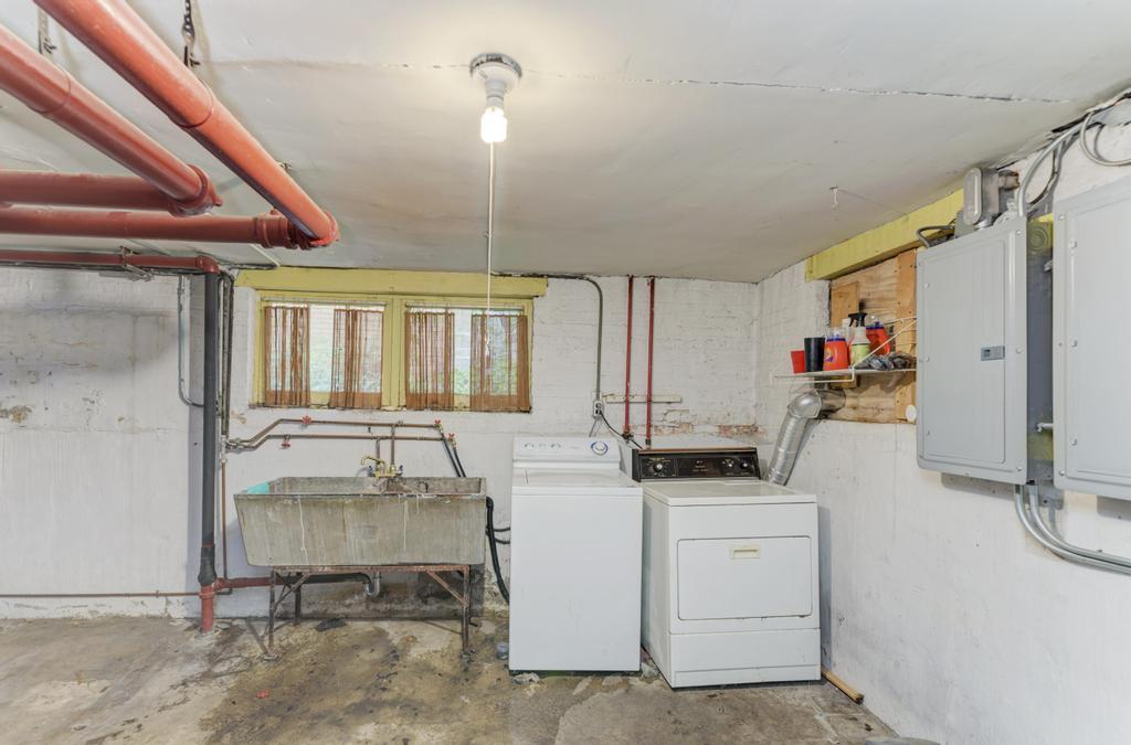 6738 N Rockwell Street #2, Chicago, IL 60645