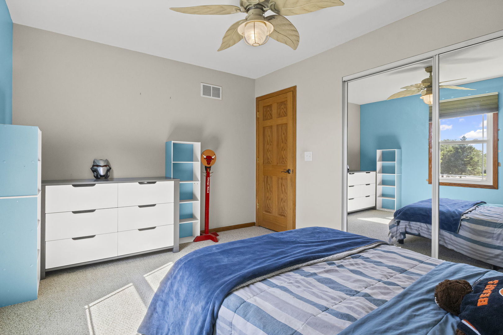 1083 COUNTRY GLEN Lane, Carol Stream, IL 60188