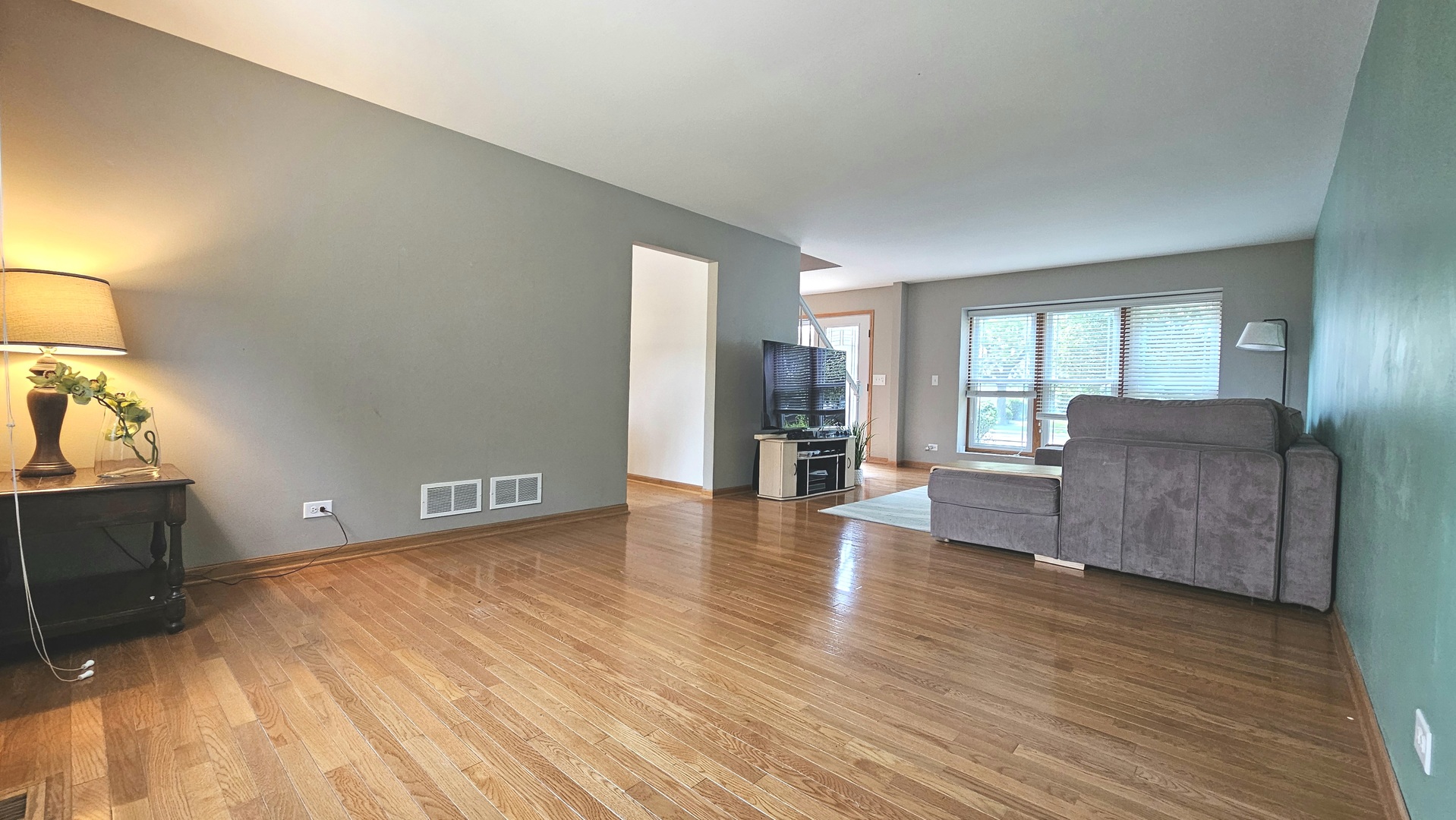 1083 COUNTRY GLEN Lane, Carol Stream, IL 60188