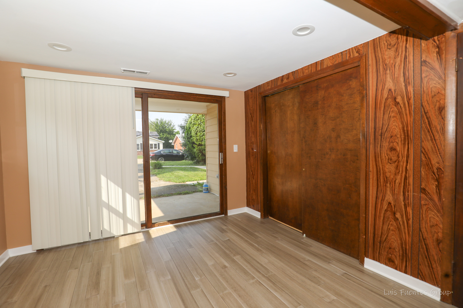 2413 20th Street, North Chicago, IL 60064