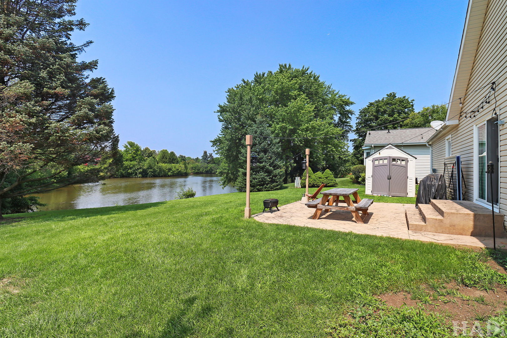 8 Greenvale Road, Vernon Hills, IL 60061