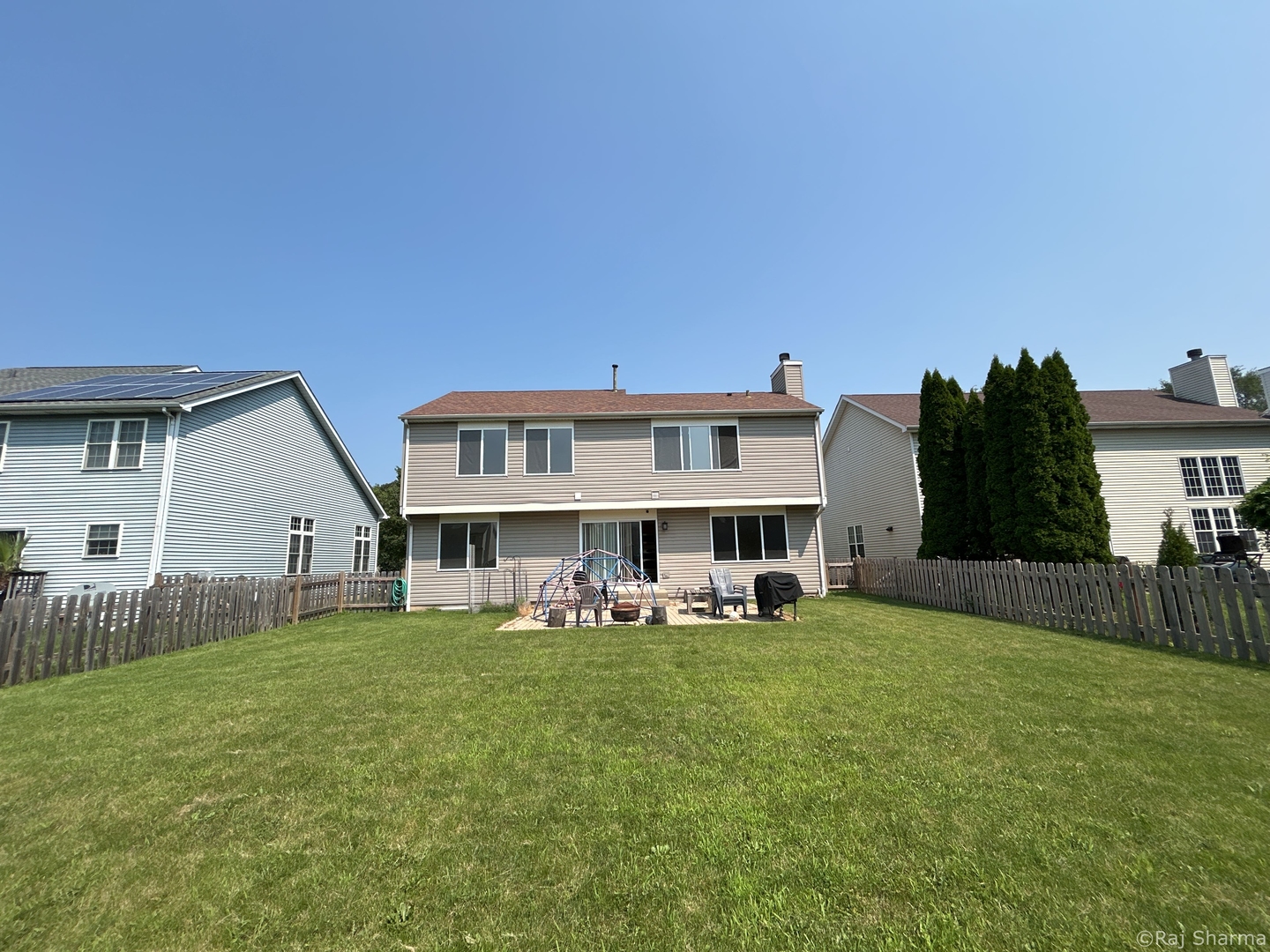 910 S West Avenue, Waukegan, IL 60085