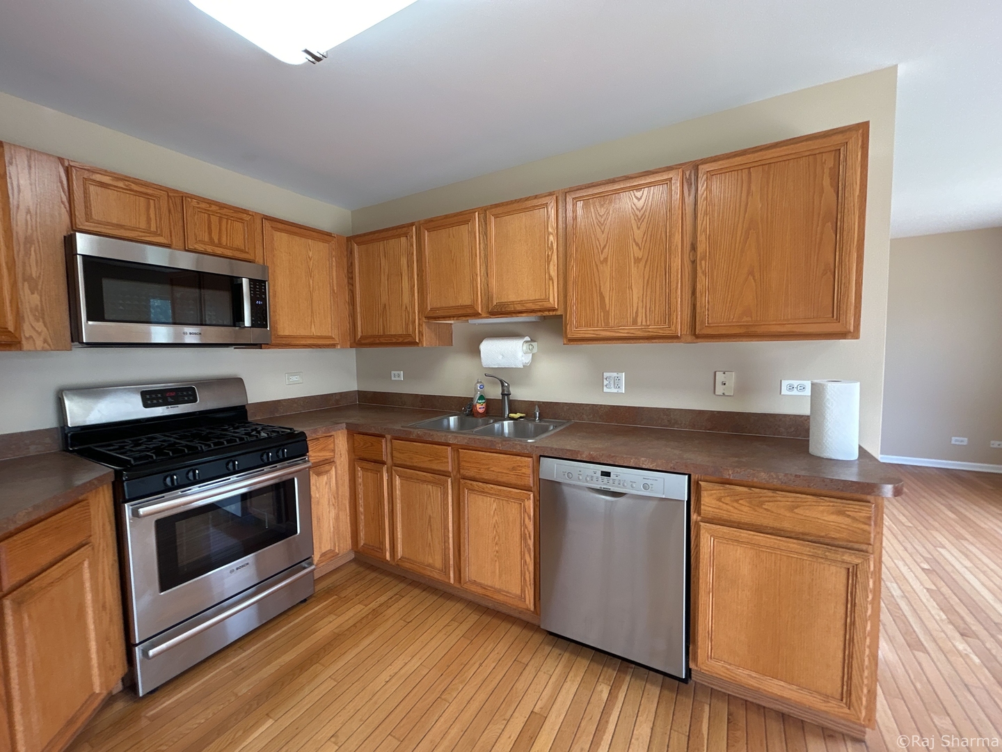 910 S West Avenue, Waukegan, IL 60085
