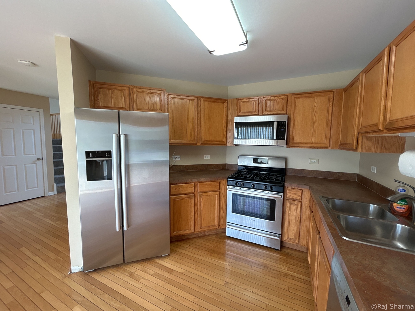 910 S West Avenue, Waukegan, IL 60085