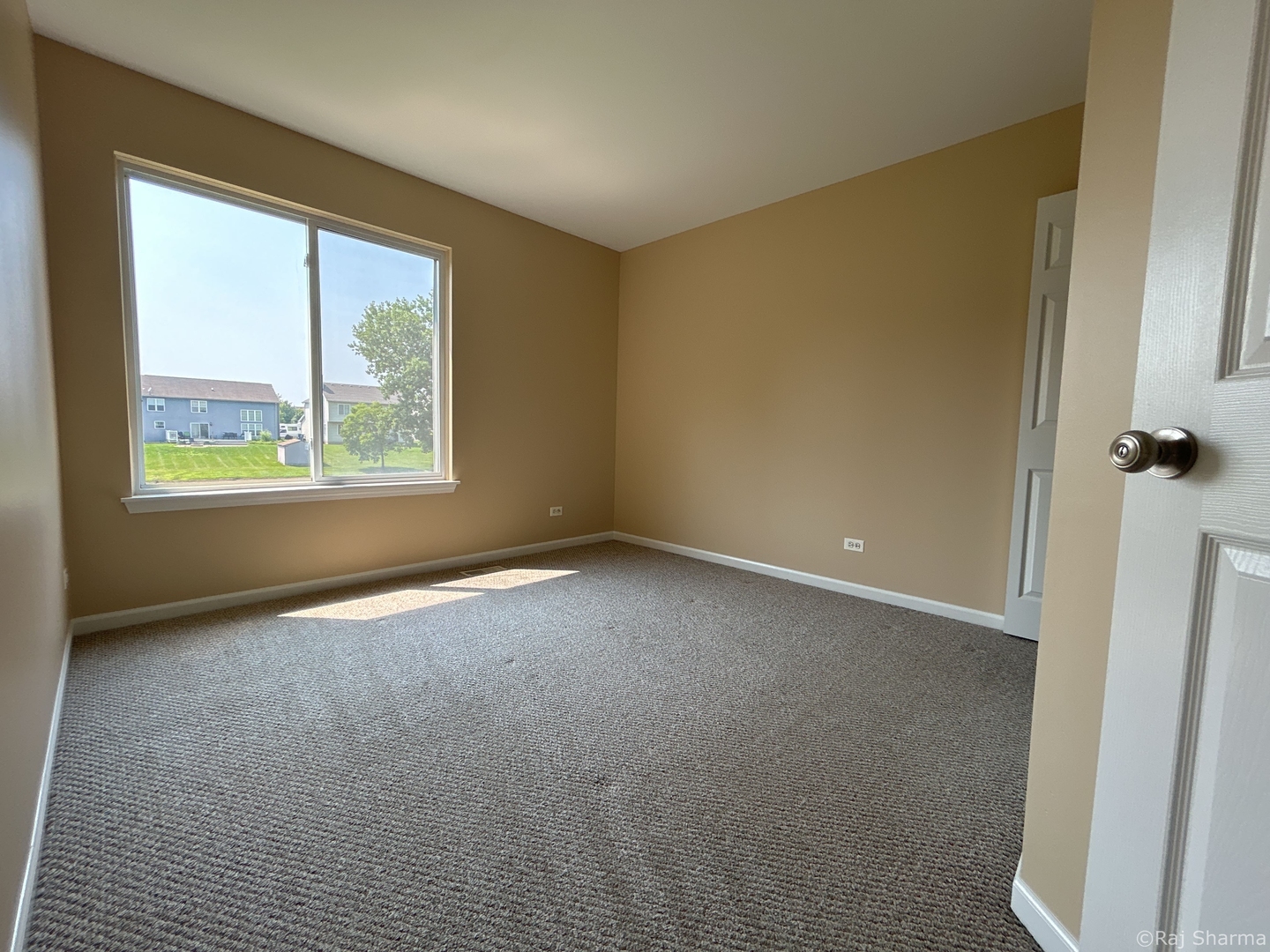 910 S West Avenue, Waukegan, IL 60085