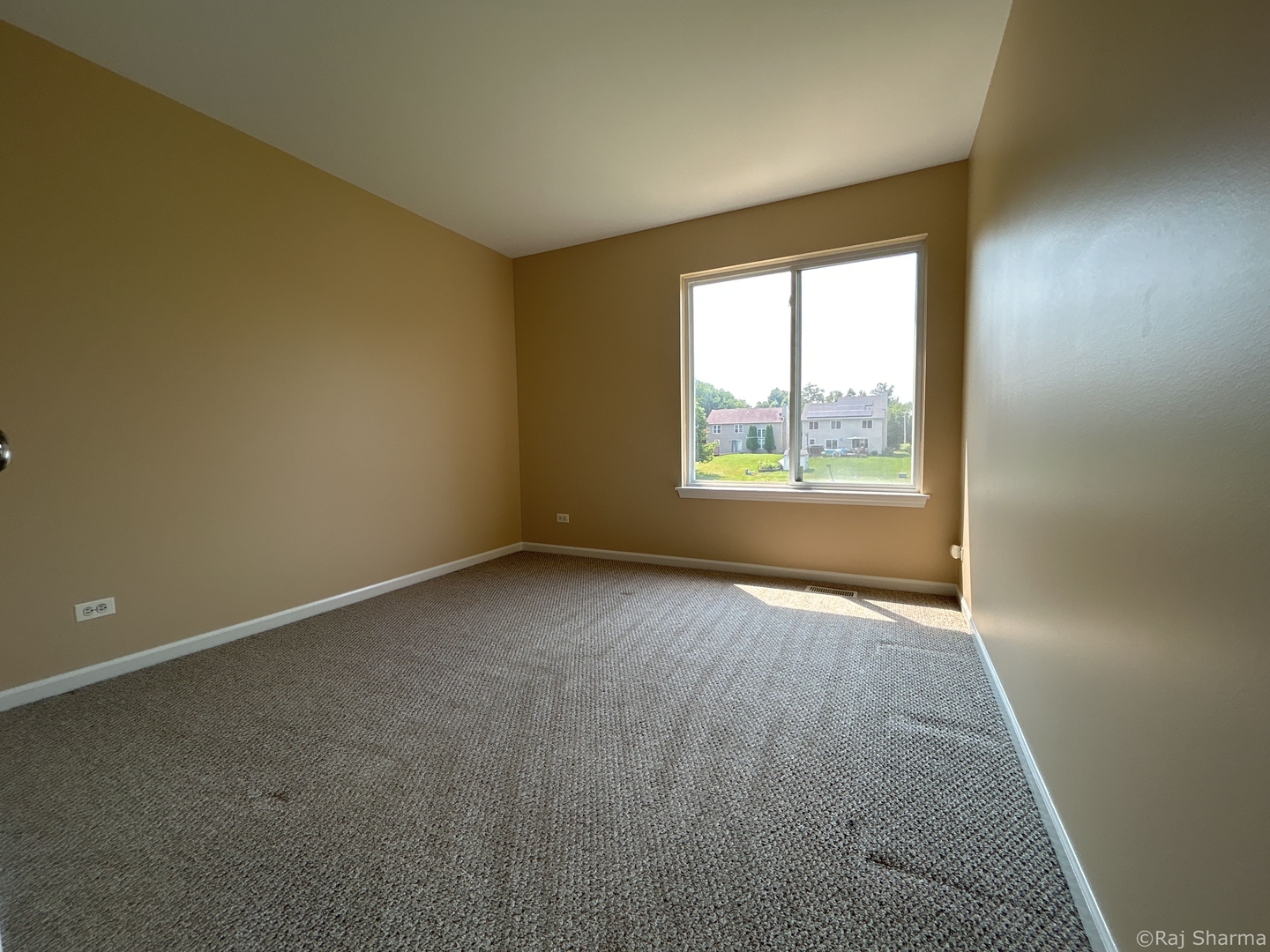910 S West Avenue, Waukegan, IL 60085