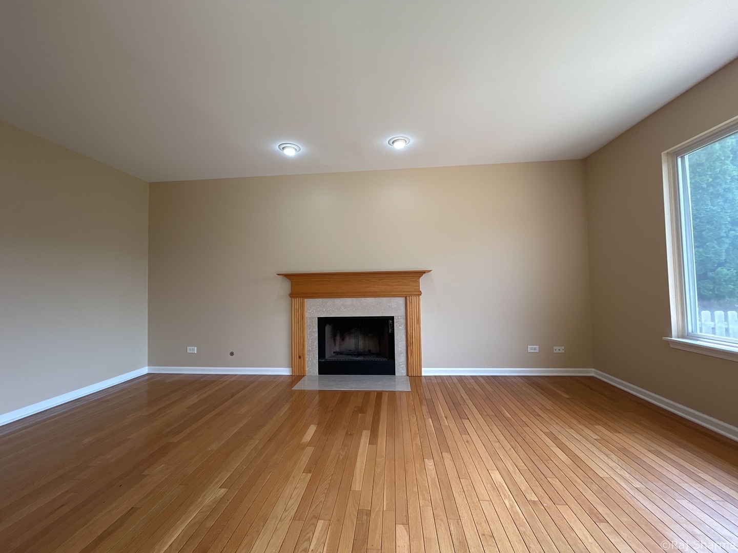 910 S West Avenue, Waukegan, IL 60085