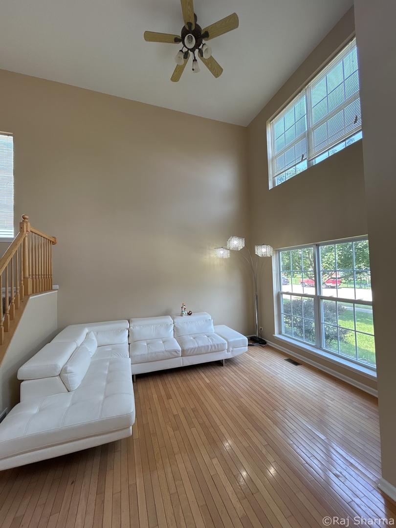 910 S West Avenue, Waukegan, IL 60085