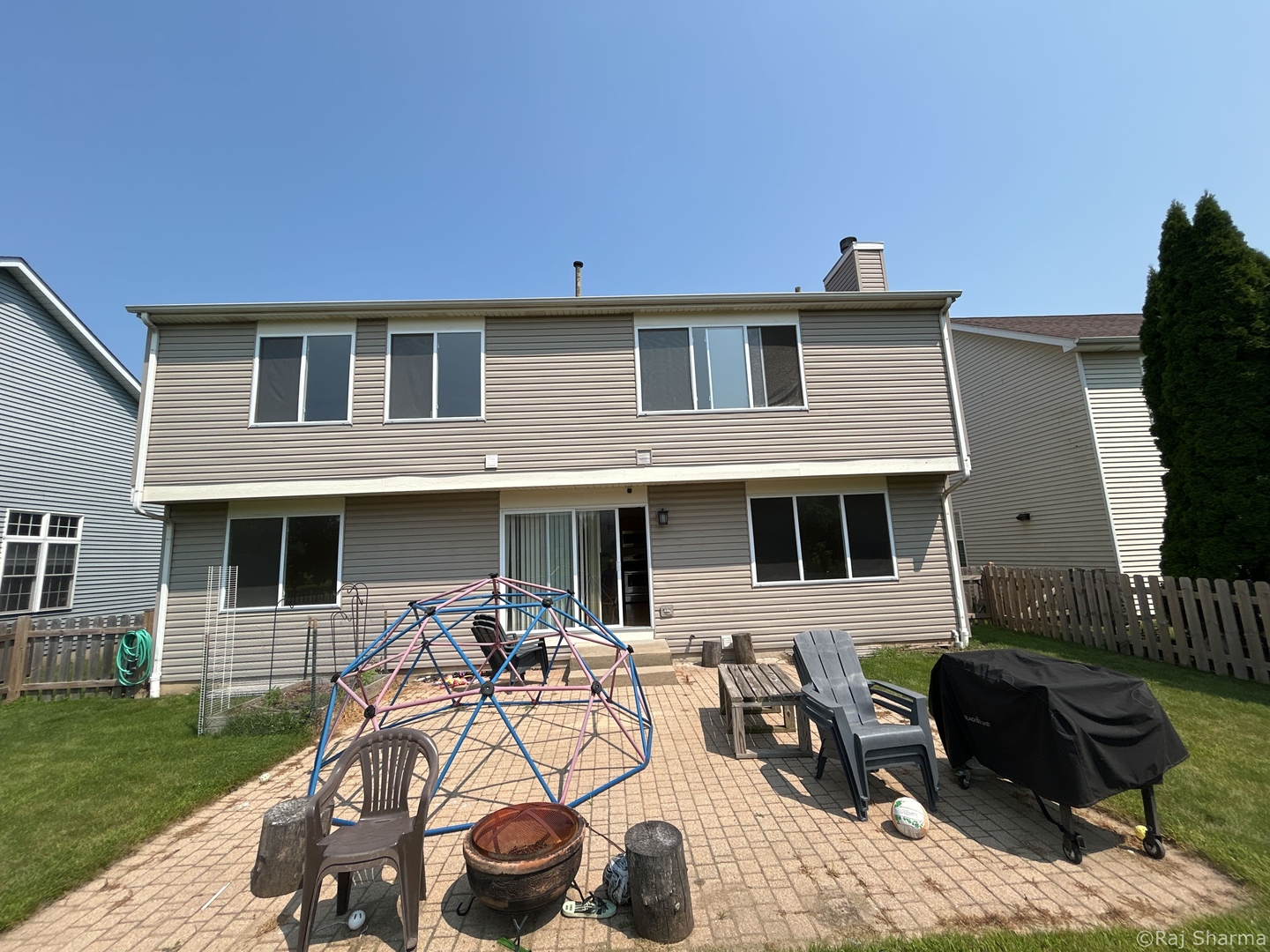 910 S West Avenue, Waukegan, IL 60085