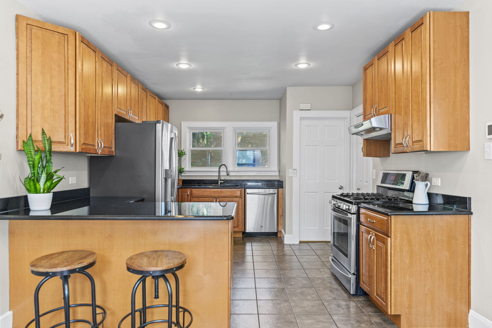 841 N Madison Street, Woodstock, IL 60098