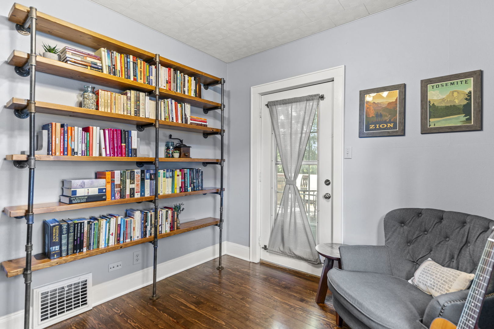 841 N Madison Street, Woodstock, IL 60098