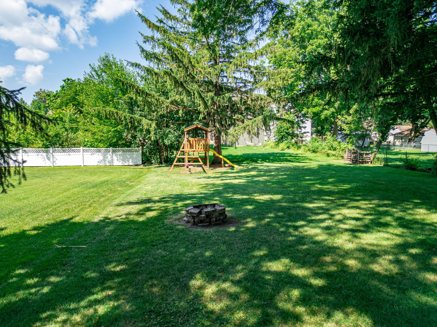 841 N Madison Street, Woodstock, IL 60098