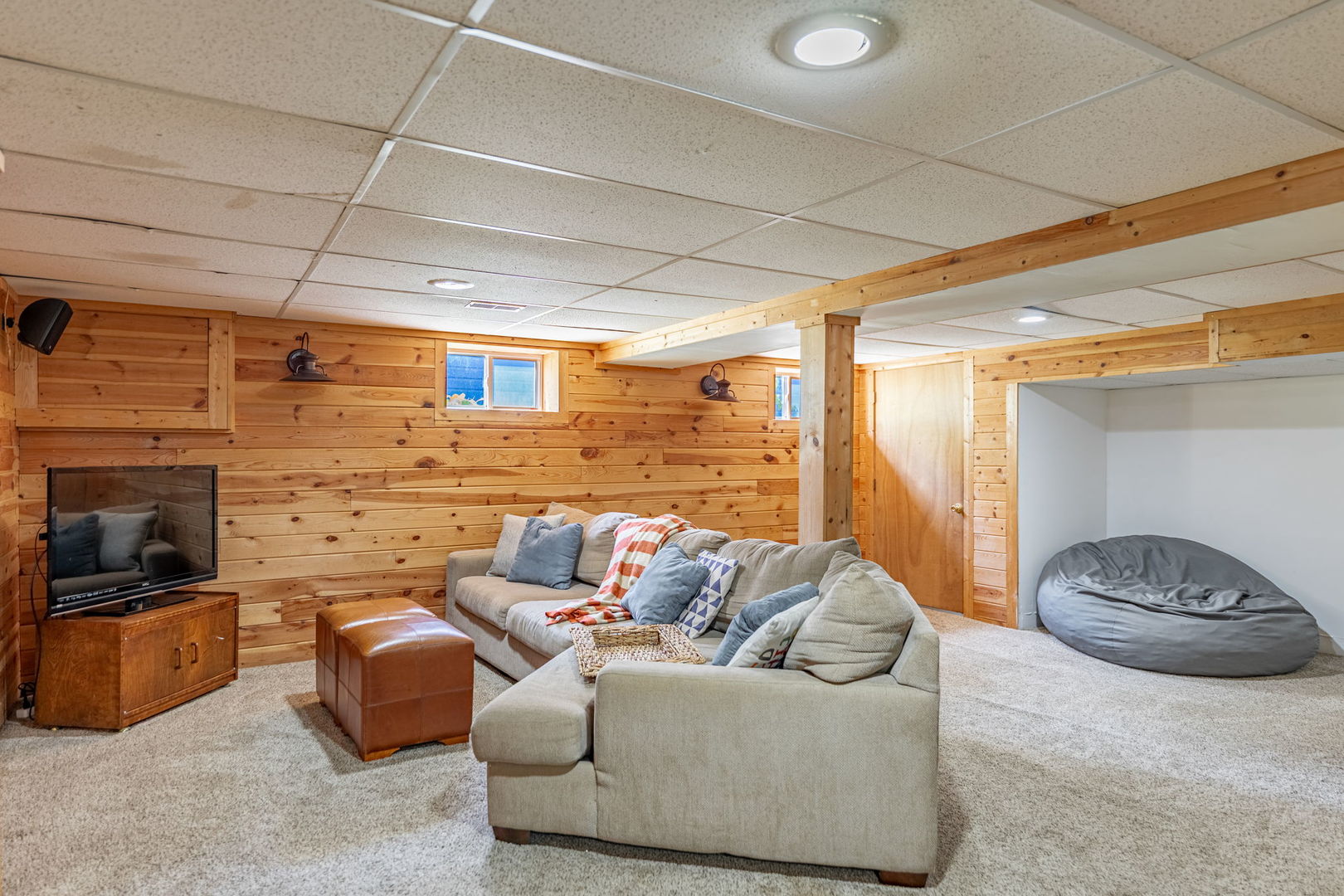 841 N Madison Street, Woodstock, IL 60098