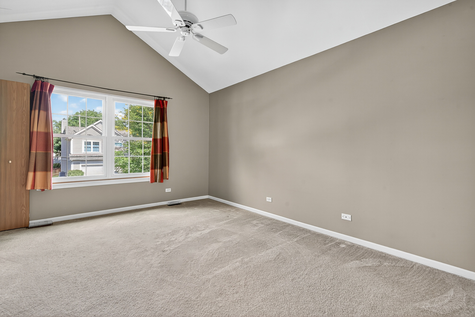 4 Farmington Court, Lake In The Hills, IL 60156